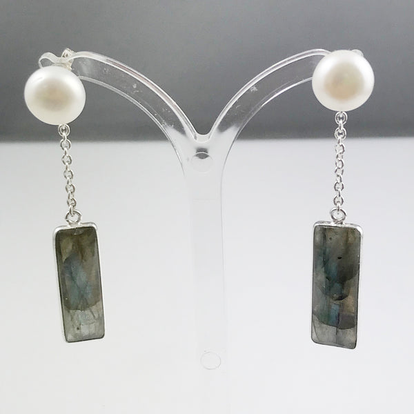 'Pearl Wonder' - Silver earrings with pearls and detachable labradorite drops