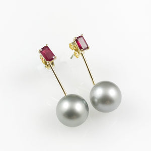 'Pearl Wonder' - yellow gold earrings with ruby and detachable grey Tahitian pearl drops