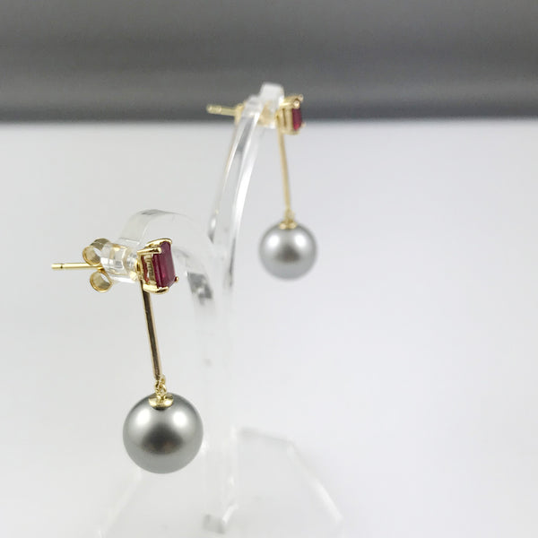 'Pearl Wonder' - yellow gold earrings with ruby and detachable grey Tahitian pearl drops