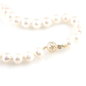 'Pearl Wonder' - Pearl necklace with 18ct gold ball clasp