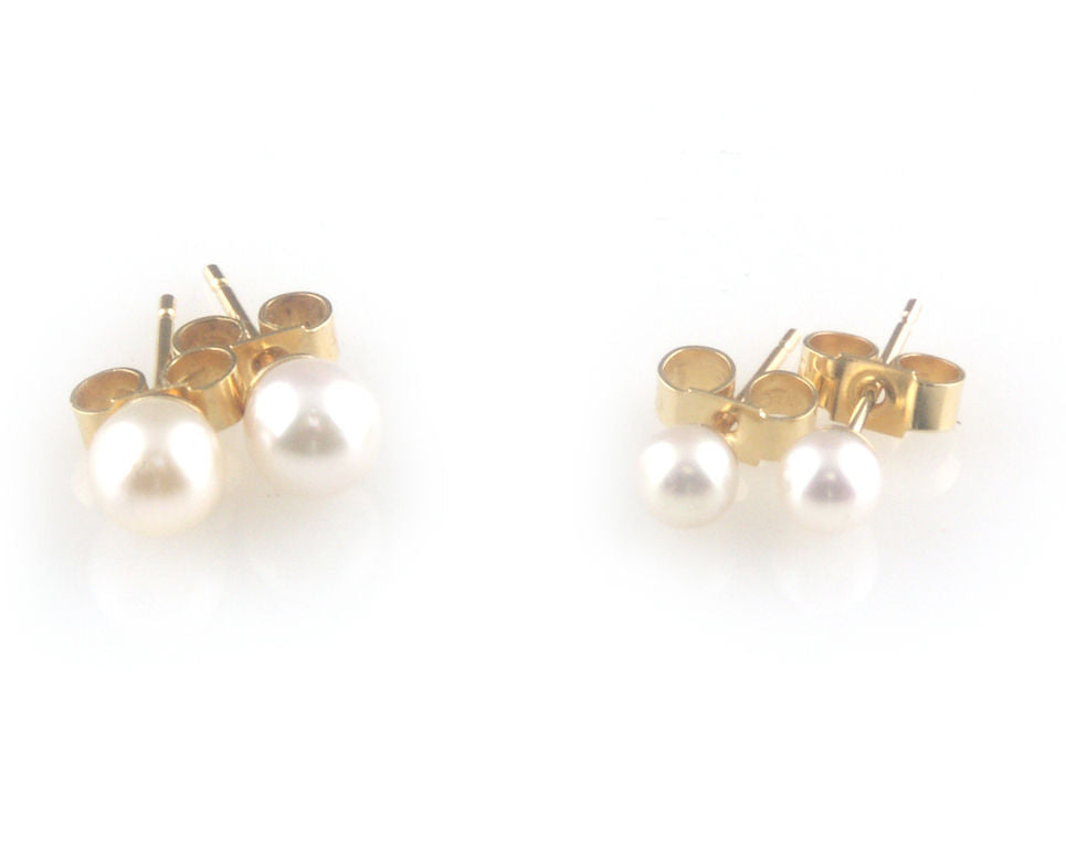 'Pearl Wonder' - Akoya pearls gold ear studs