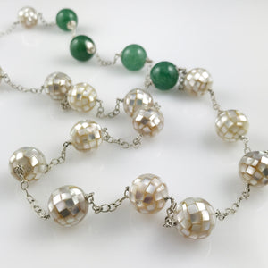 Long silver necklace with mother of pearls and green Aventurine