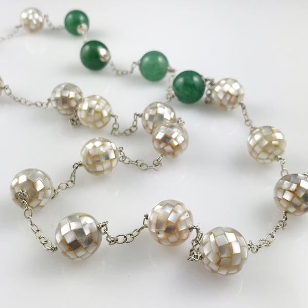 Long silver necklace with mother of pearls and green Aventurine