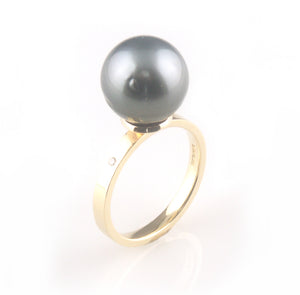 'Pearl Wonder' gold ring with black tahitian pearl