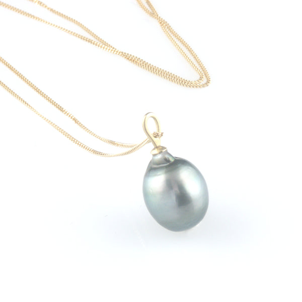'Pearl Wonder' - Black tahitian pearl pendant with gold chain