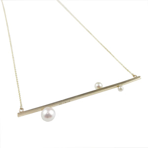 'Gem Amour' - yellow gold bar necklace with Japanese Akoya pearls