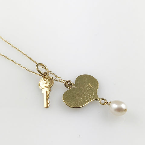 "Key to your heart' - Gold filled chain with gold heart, pearl and key