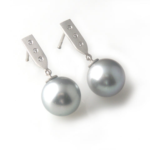 'Pearl Wonder' - white gold earrings with diamonds and grey Tahitian pearls