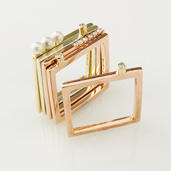 'Gem Amour' - square yellow gold ring with Akoya pearls